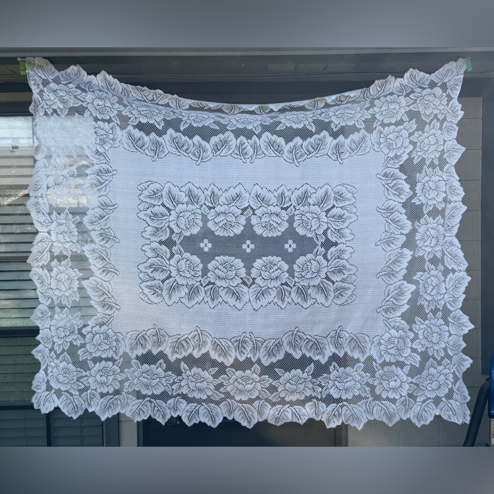 Vintage White Floral Lace Tablecloth Square Scalloped Cottage Shabby Chic